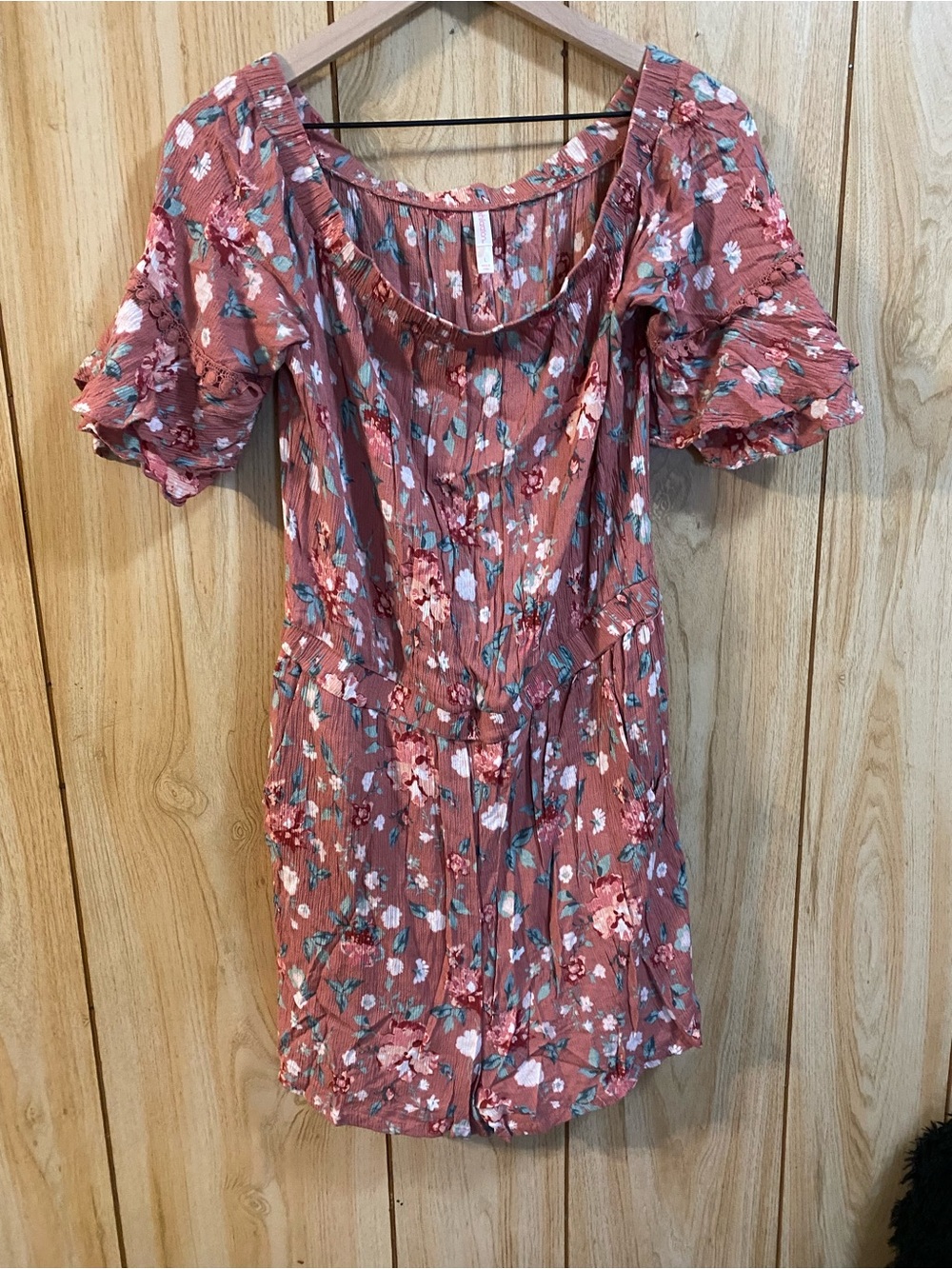 Xhilaration Dusty Rose Floral Short Sleeve Romper